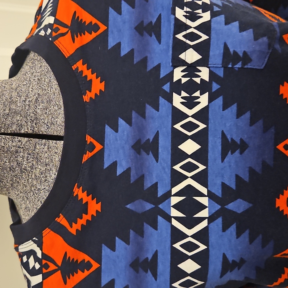Lauren Ralph Lauren Active vintage Aztec Southwest Print Top - Picture 2 of 6